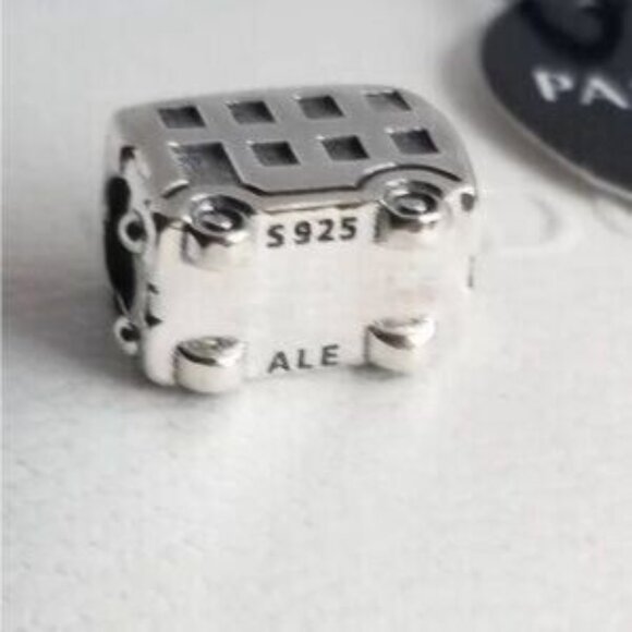 Pandora London Bus England Great Britain Charm in a gift box - Picture 3 of 3